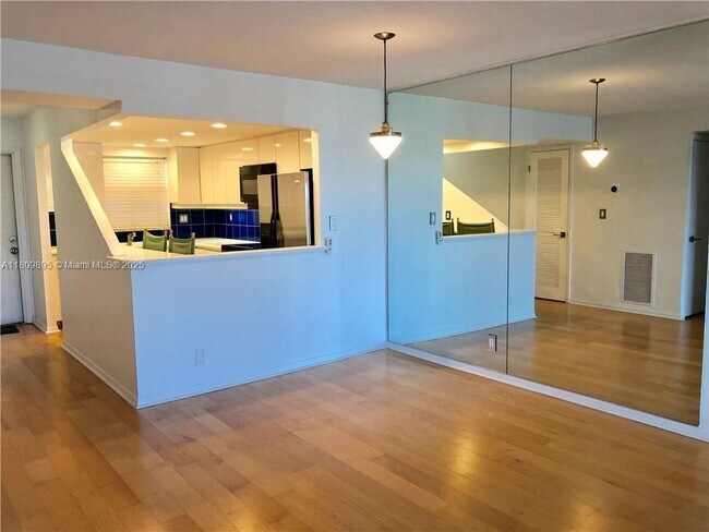 Foto del edificio - 1617 SE 15th St
