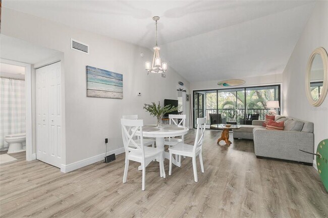 Foto del edificio - 5719 Summerside Ln