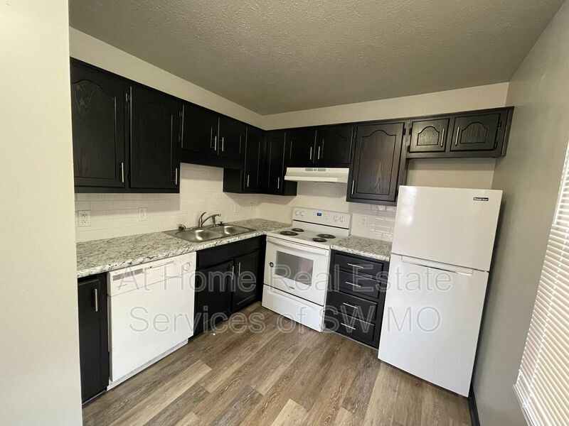 Primary Photo - 1224 W Calhoun St