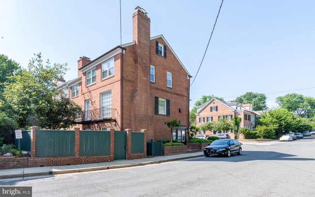 Building Photo - 202 Green St