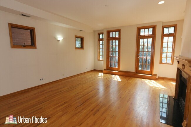 Foto del edificio - 824 W Buckingham Pl