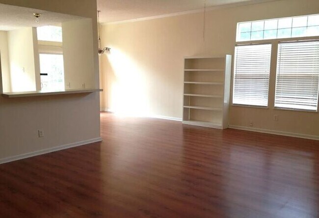 Foto del edificio - 316 Pin Oak Dr