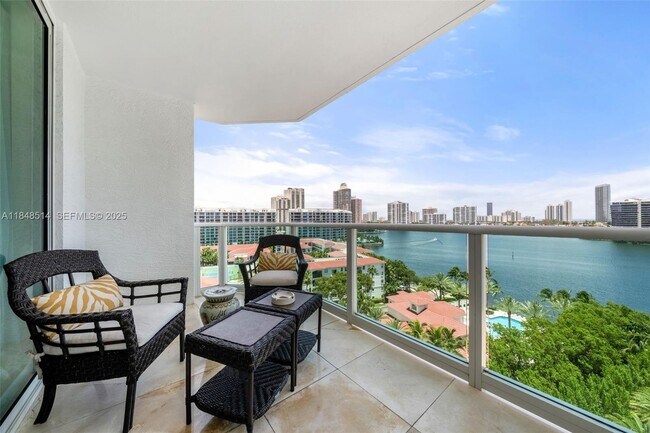 Foto del edificio - 3301 NE 183rd St