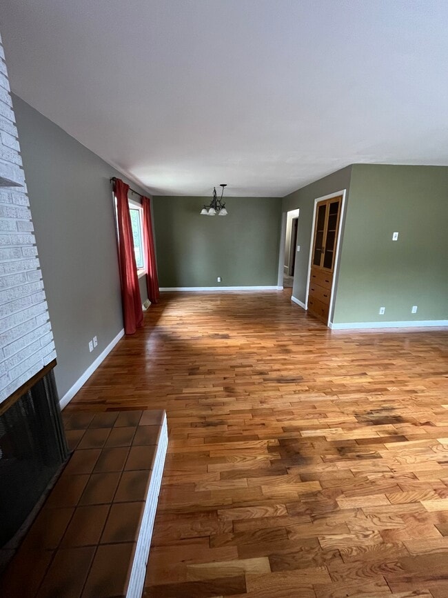 Building Photo - 2914 Rimview Dr