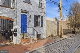 Building Photo - 251 Fulton St