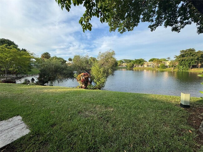 Foto del edificio - 6653 SW 140th Ave