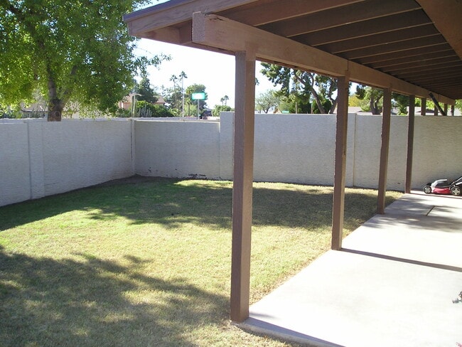Building Photo - 2521 W Kilarea Ave