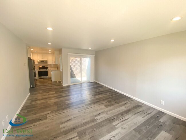 Foto del edificio - $3195 - Remodeled 2Bed/1 Bath Duplex in th...