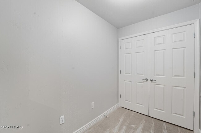 Foto del edificio - 5450 E Deer Valley Dr
