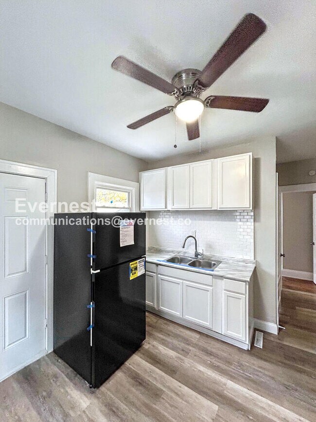 Foto del edificio - 1334 W 89th St