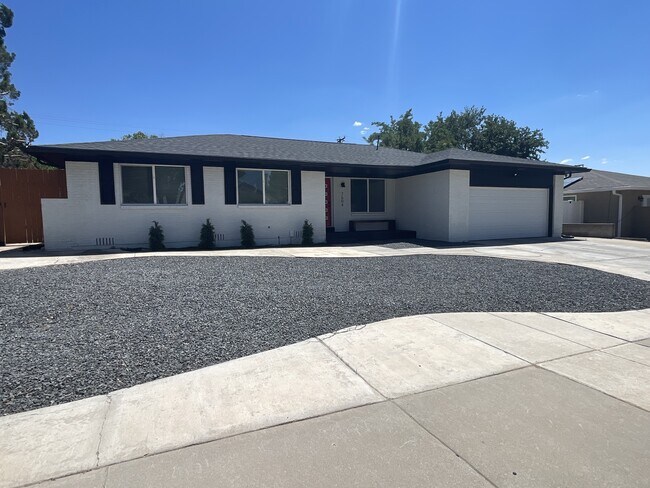 Building Photo - 7604 Sierra Azul Ave NE