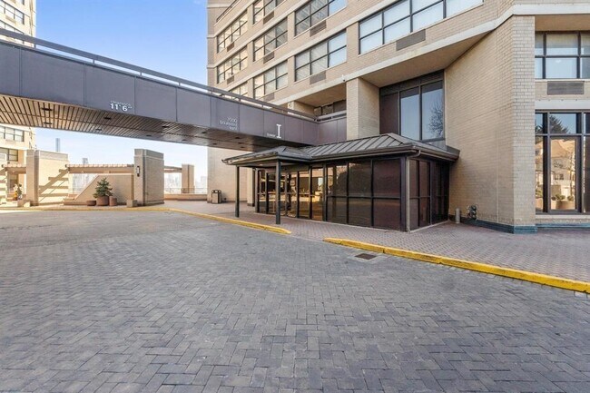 Foto del edificio - 7000 JFK Blvd E