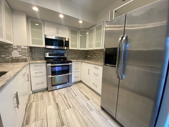 Foto del edificio - 1731 Beacon St