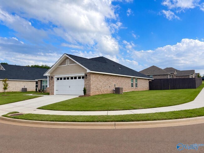 Foto del edificio - 14140 Wildflower Dr