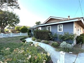Building Photo - 9155 E Fairview Ave