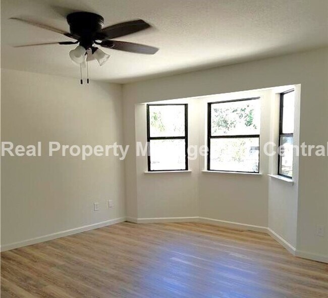 Building Photo - AVAILABLE JUNE - Secluded 3bed/2bath Home ...