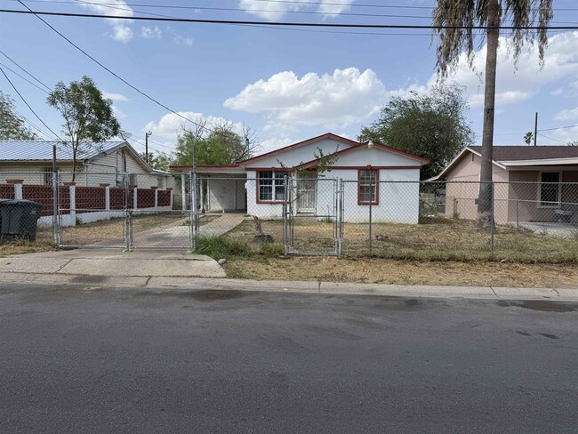 Building Photo - 2218 E Price St