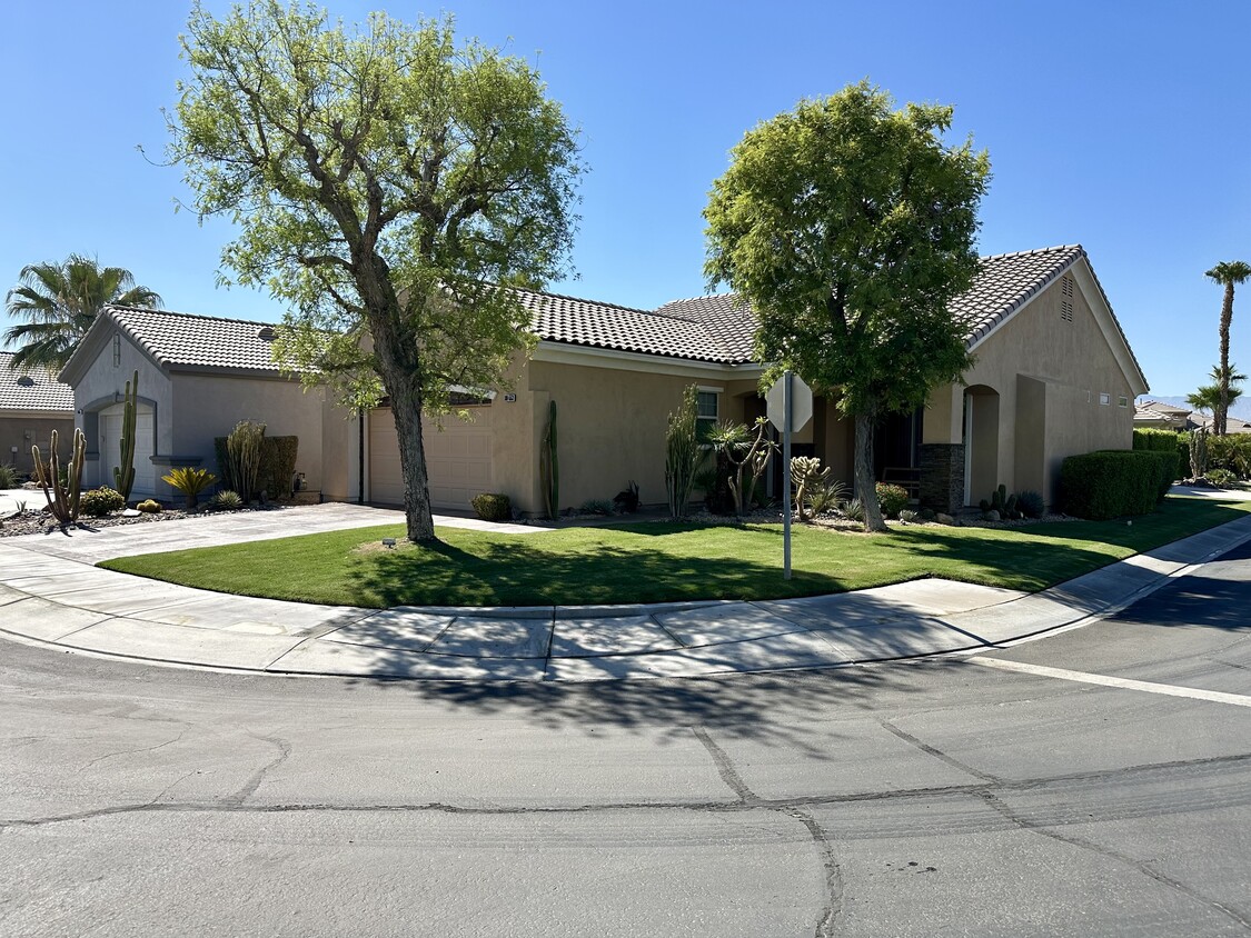 Primary Photo - 80553 Hoylake Dr