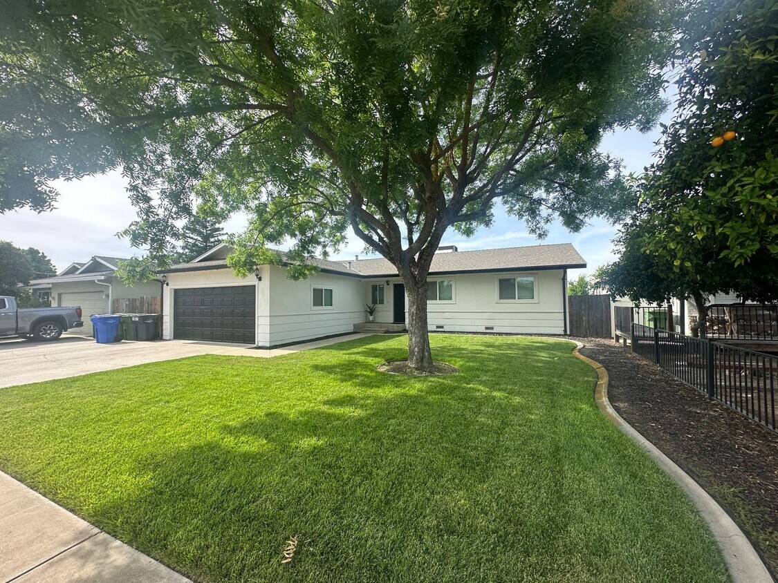 Building Photo - Yard Maintenance Provided