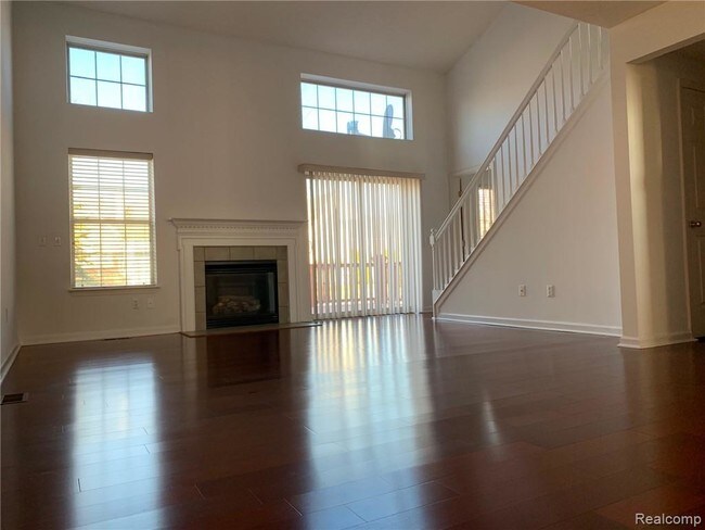 Building Photo - 425 Carson Dr
