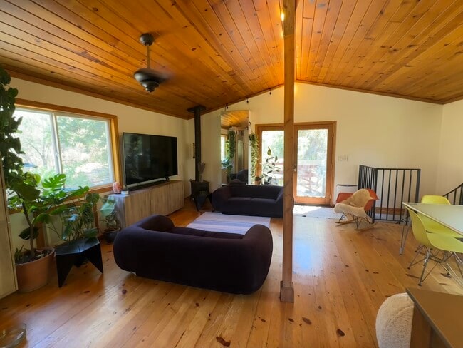 Unit B - 1734 Topanga Skyline Dr