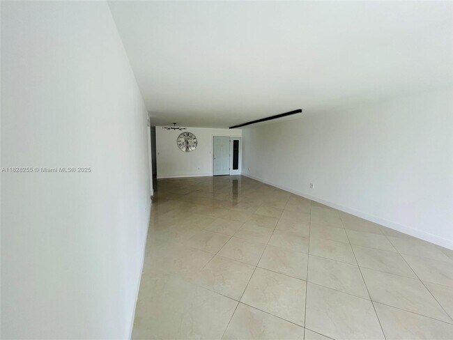 Foto del edificio - 1750 NE 191st St