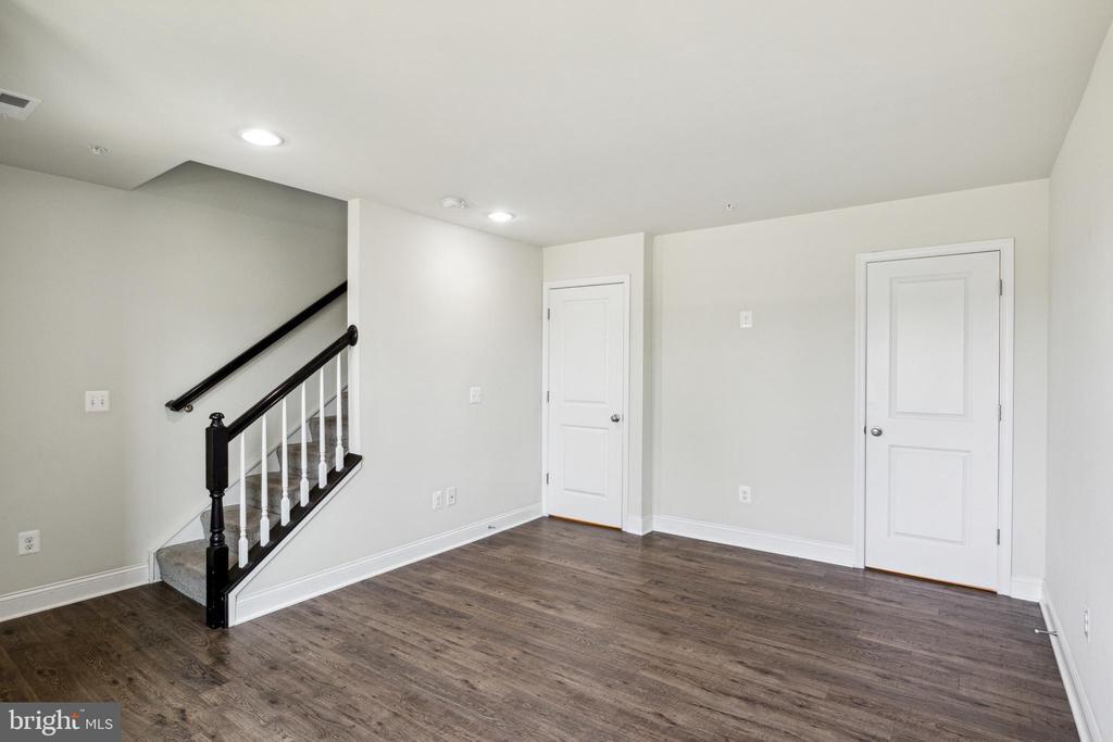 Foto principal - 619 E 7th St