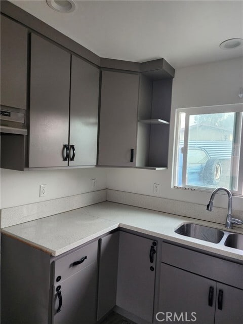 Building Photo - 1020 W 47th St