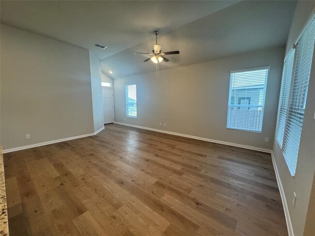 Foto del edificio - 184 Schrader Dr