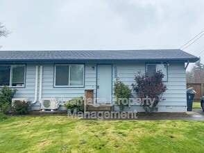 Building Photo - 588 NW Oak Ave