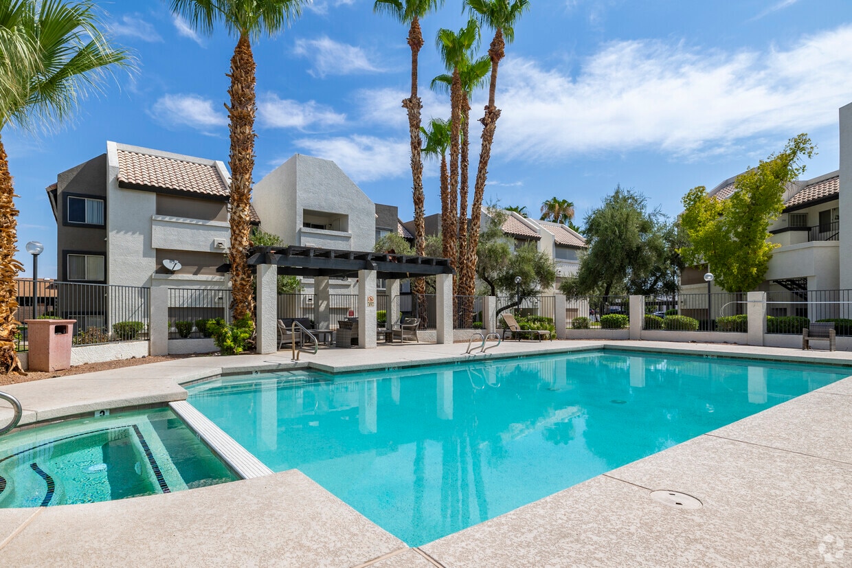 Primary Photo - Galleria Apartments