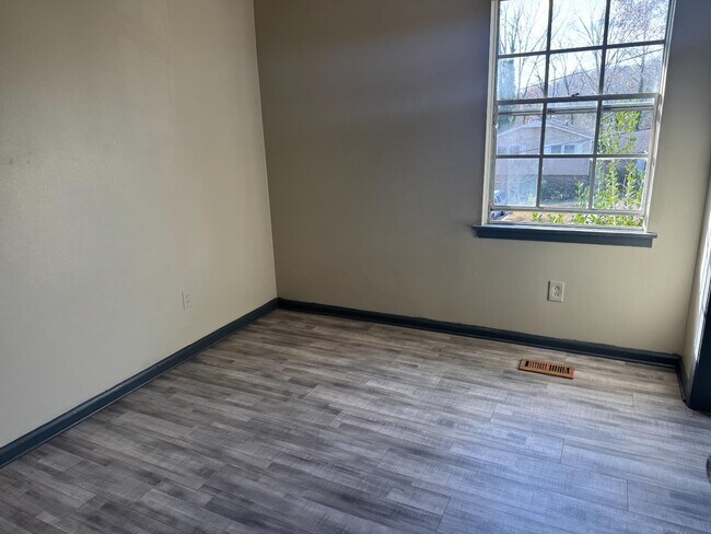 Foto del edificio - 908 Redstone Ln