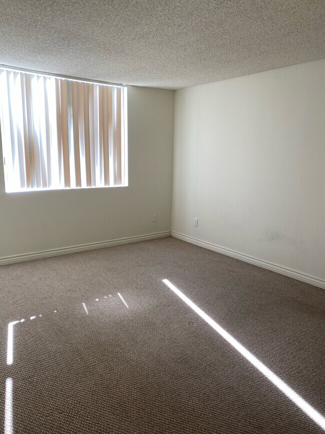 Bedroom - 3549 Hughes Ave