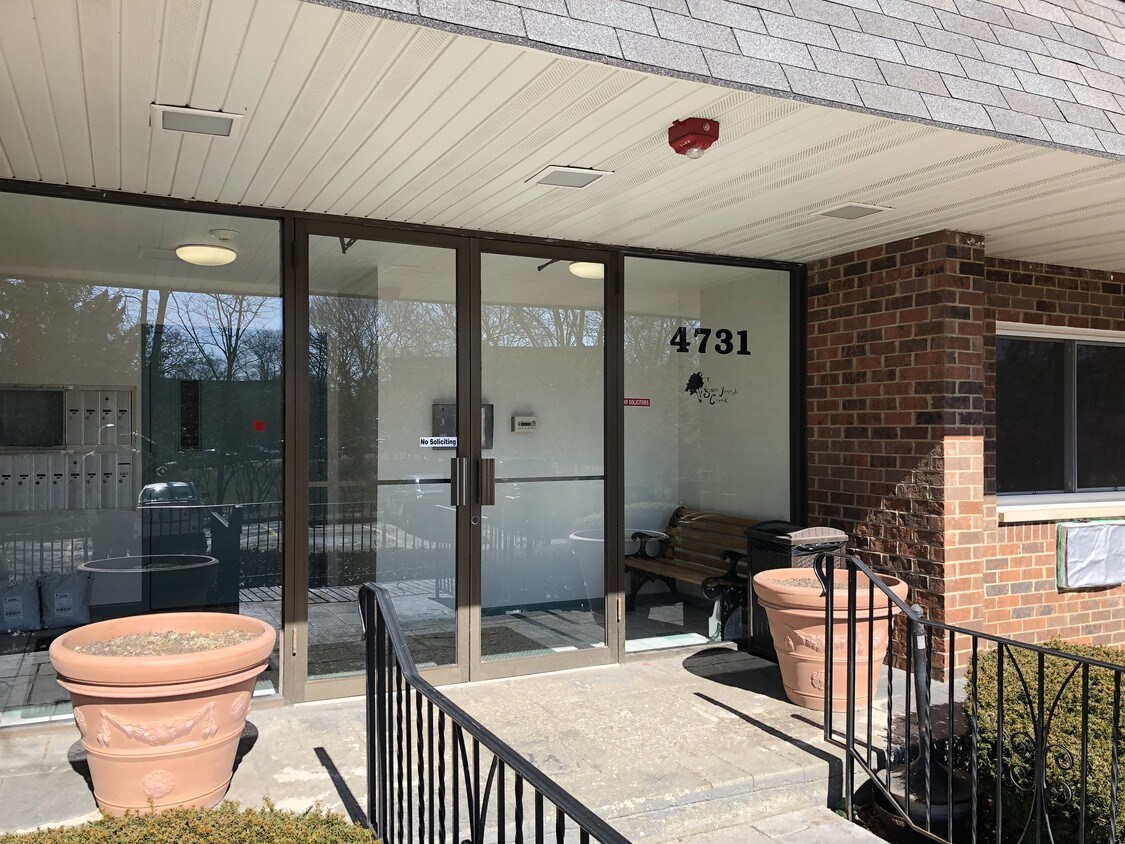 4731 St Joseph Creek Rd, Lisle, IL 60532 Condo for Rent in Lisle, IL