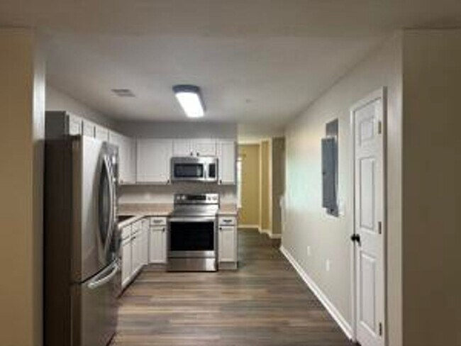 Building Photo - AFFORDABLE 3/2.5 IN SOUTH CRESTVIEW