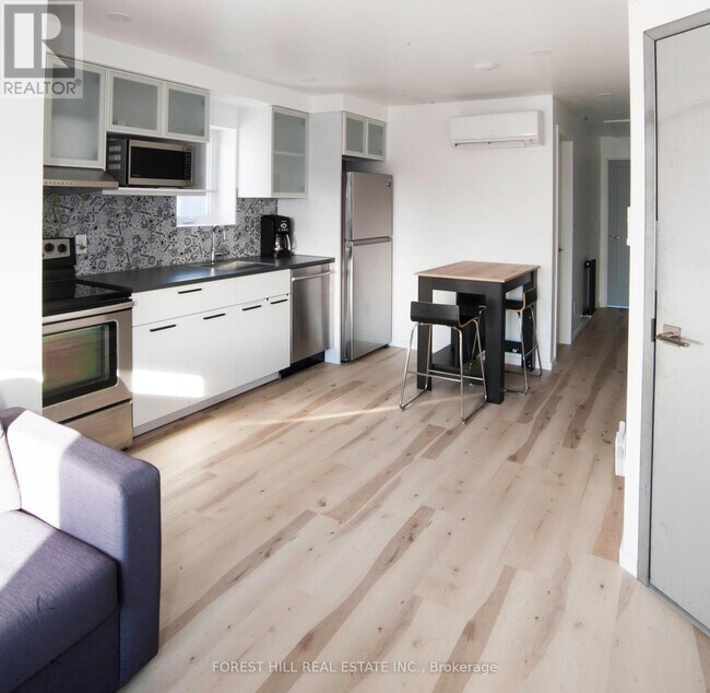 Building Photo - 214 Blackthorn Ave