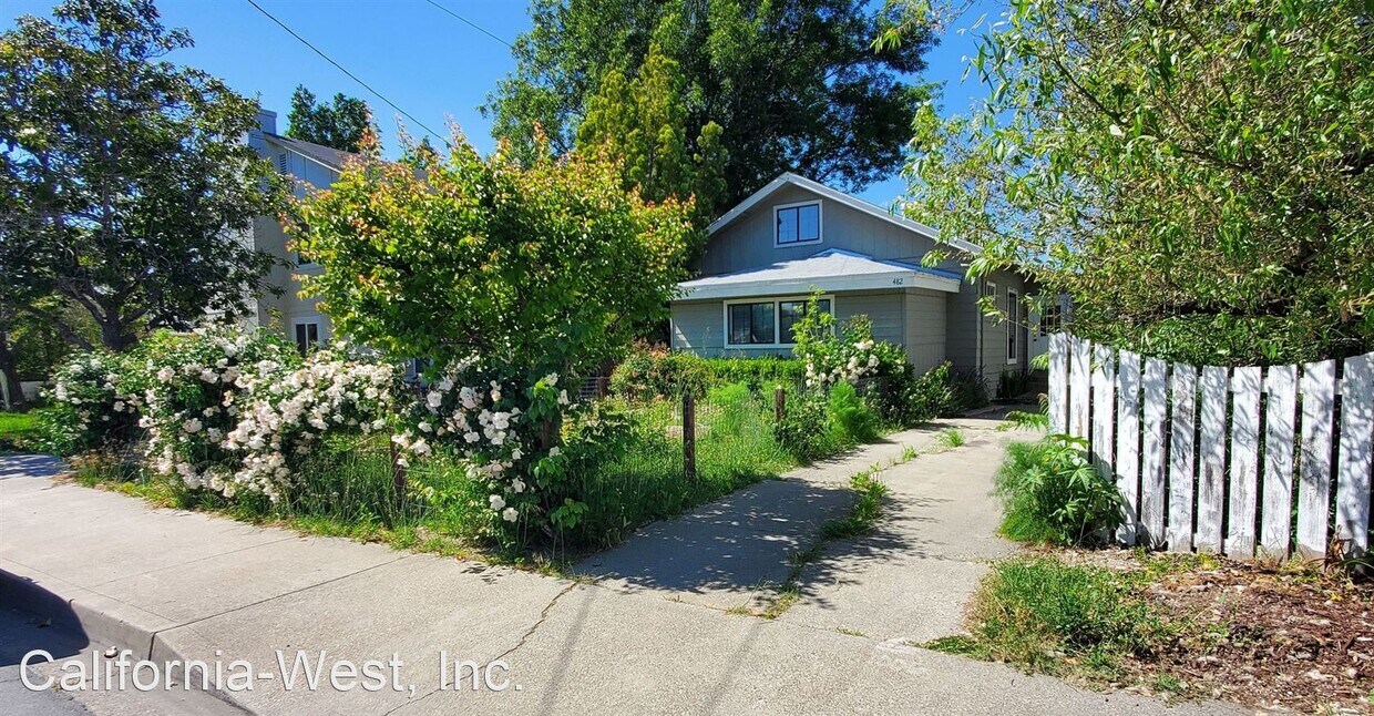 Primary Photo - 4 br, 2 bath House - 482 Sandercock St. (4...