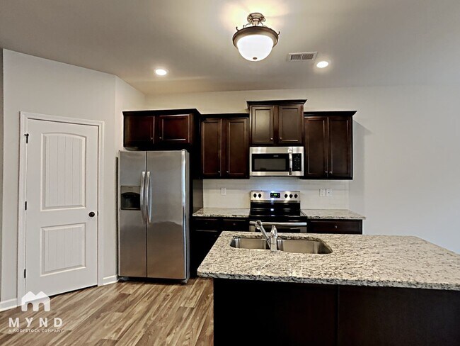 Building Photo - 129 Magnaview Dr