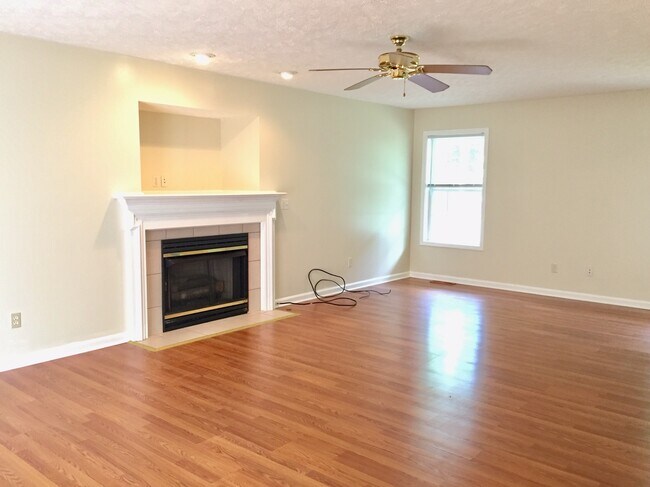 Building Photo - 1692 Oriole Dr