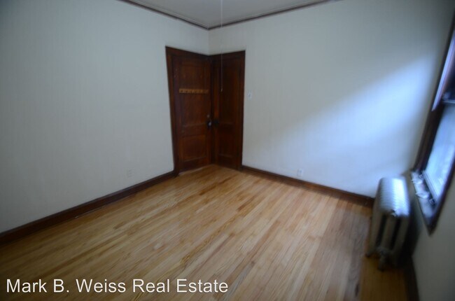 Building Photo - 3352-3354 S Lituanica Ave
