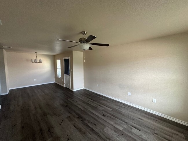 Building Photo - AVAILABLE NOW! (SECTION 8 ACCEPTED)