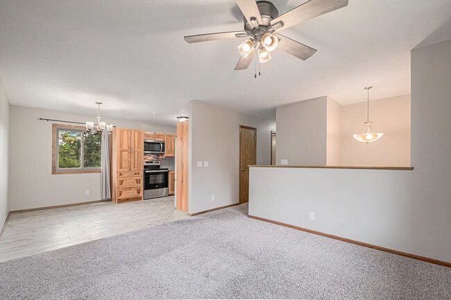 Building Photo - 14 Pinehurst Cir