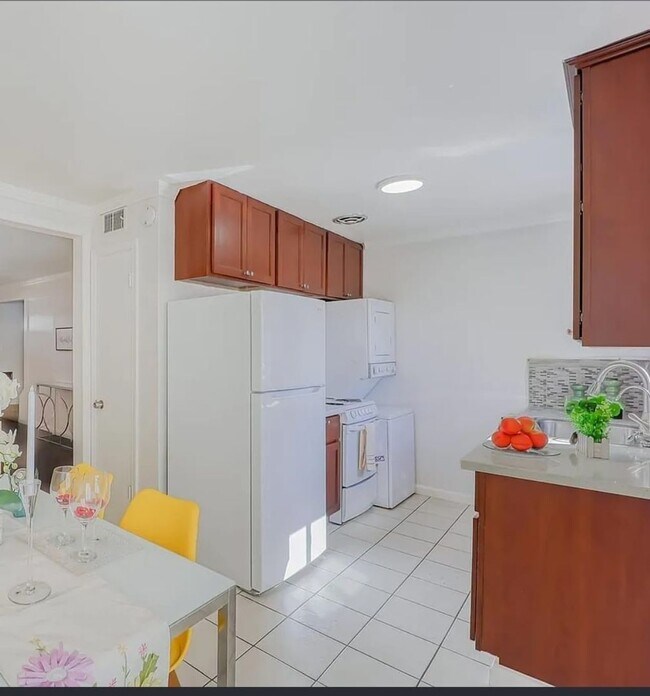 Foto del edificio - 407 Craven Ct