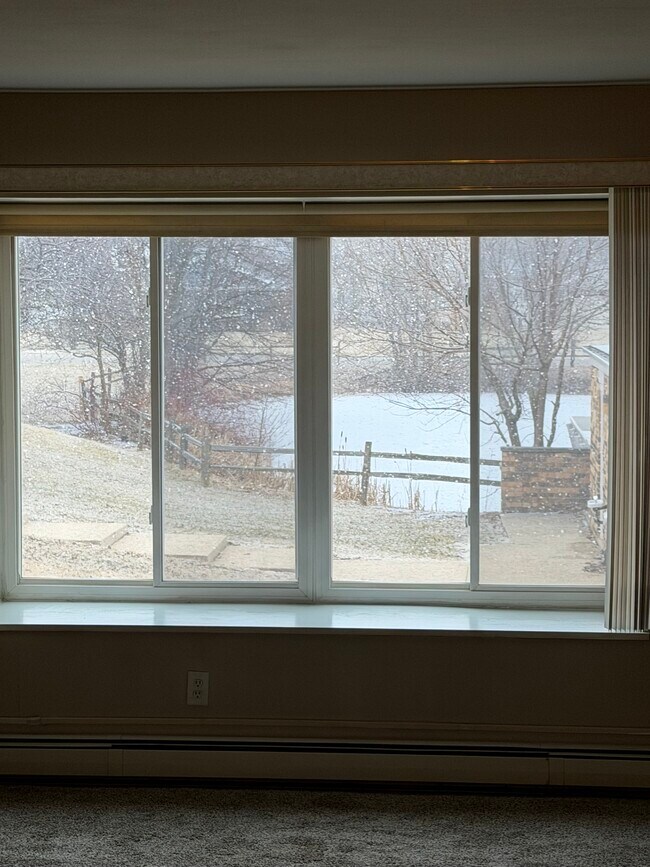 Foto del edificio - 5901 W Brown Deer Rd