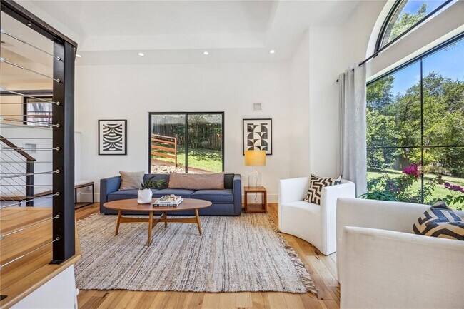 Foto del edificio - 3911 Dry Creek Dr
