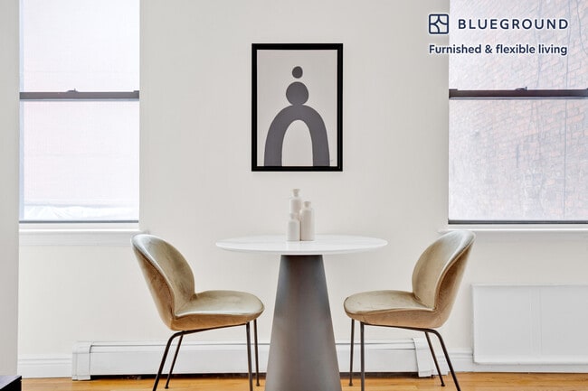 Building Photo - 302 8th Ave