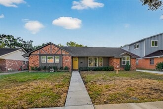 Building Photo - 5211 Hummingbird St