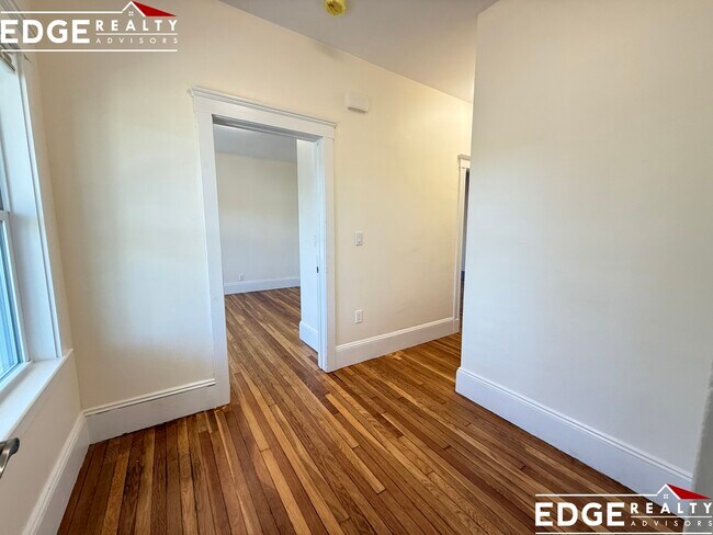 Foto del edificio - 96 Brayton Rd