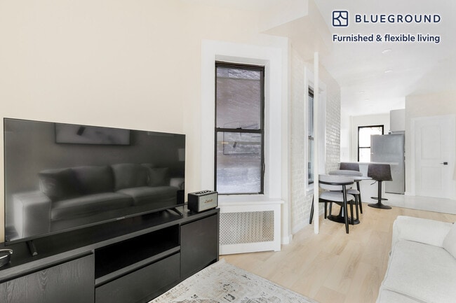 Foto del edificio - 251 W 18th St