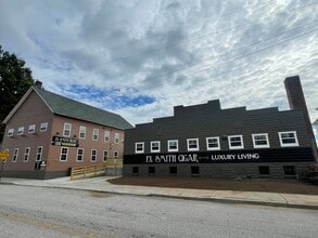 Building Photo - 372 North St
